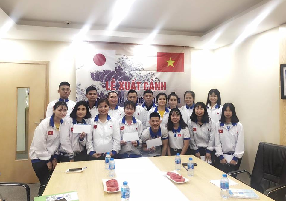Đại diện các bạn TTS được nhận học bổng