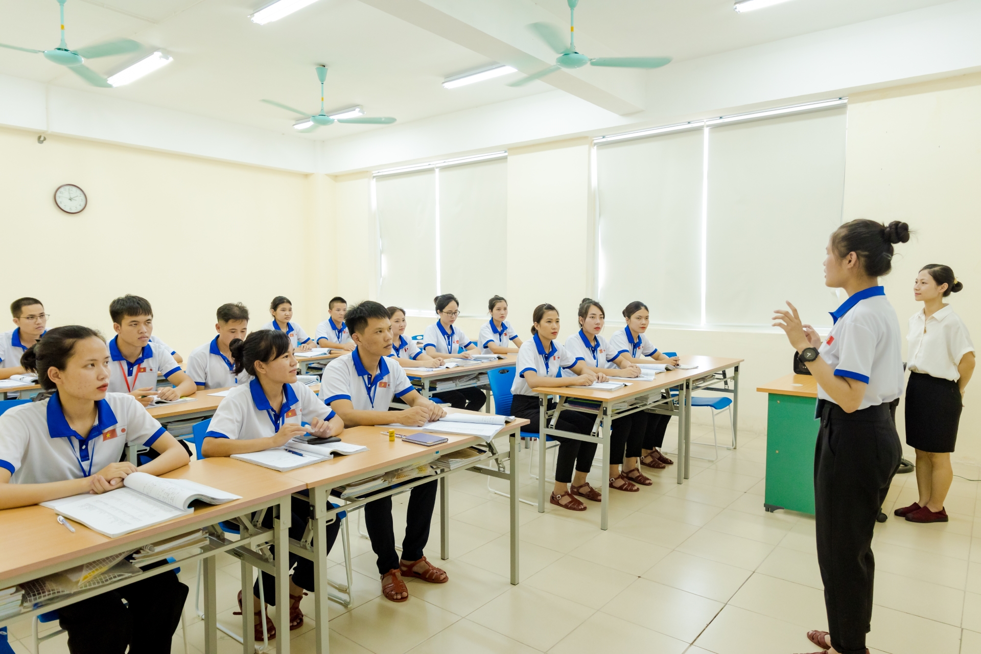 Giờ học tập trên lớp của học viên