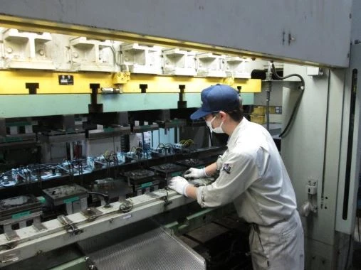  Đơn tuyển dụng 14 nam dập ép kim loại trong công xưởng