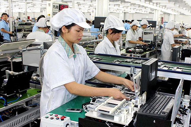 Tuyển 14 Nam lao động điện tử làm việc tại Cao Hùng (Đài Loan)