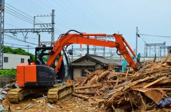 Đơn tuyển dụng 06 nam phá dỡ công trình xây dựng