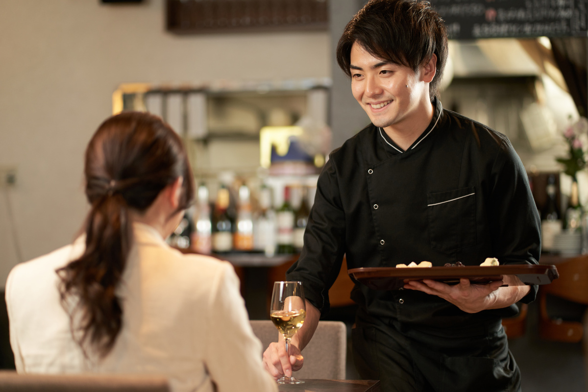 Đơn tuyển dụng 60 nam/nữ làm việc tại các nhà hàng lớn tại Nhật Bản