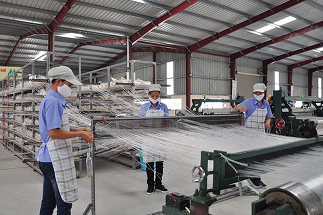 Đơn tuyển dụng 30 nam 10 nữ sản xuất sợi thủy tinh – linh kiện điện tử & vật liệu composite (Đài Loan)