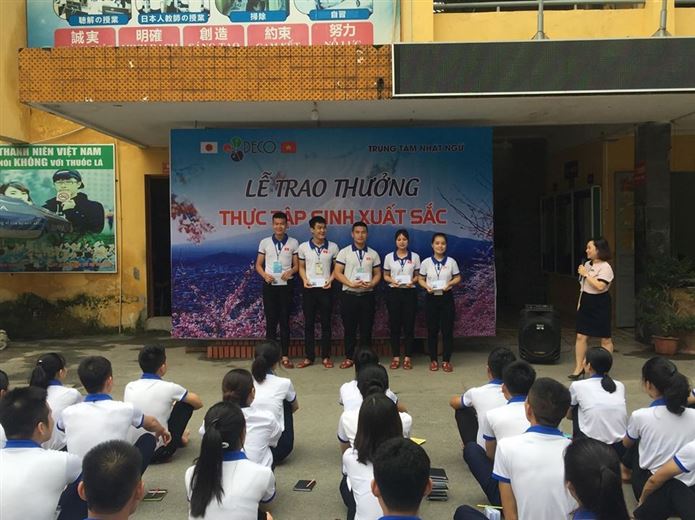 Lễ chào cờ và trao thưởng “Thực tập sinh xuất sắc” quý 1 năm 2019